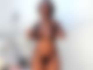 Live-Cam-Show mit Adry-Morris - Lingerie auf Camsoda