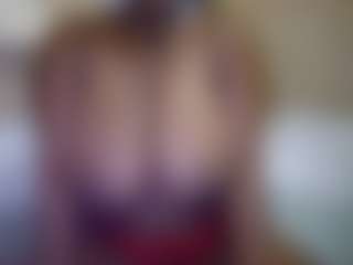 Live cam show with NataliaLacey - Bedroom on CamSodaAdn