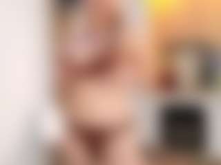 Live cam show with Liloukatt - Camel Toe on StripNow