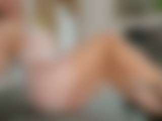 Live cam show with Liloukatt - Camel Toe on TeamSkeetLive