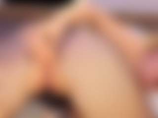 Live cam show with Liloukatt - Fingering on AdultVida.com