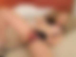 Live cam show with Liloukatt - Camel Toe on Camsoda