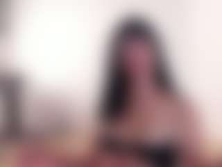 Live cam show with Karla-soussa - Skinny on Livezox