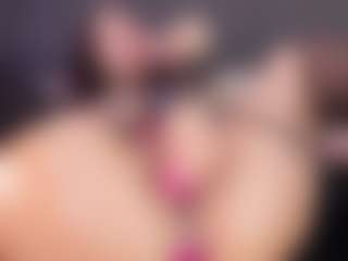 Live cam show with Cherry Snow - Wet on Milf Play