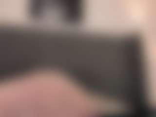 Live cam show with Cherry Snow - Strip Teen (18+) on Camsoda