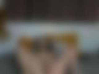 Live cam show with IninityKitty - Brown Hair on Gym Cam Girls