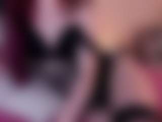 Live cam show with Kloe - Body Massage on liverealitysex.com