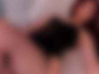 Live cam show with Kloe - Shaved Pussy on CamwithHer
