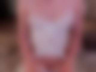 Live cam show with Kloe - Bikini on Cam Slut