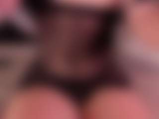 Live cam show with Kloe - Public on Latina Girls