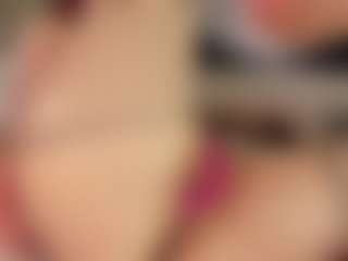 Live cam show with Kloe - Bikini on crypto-cams