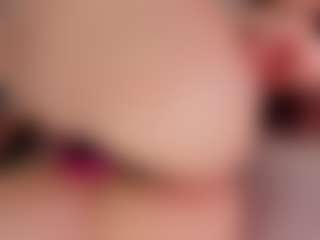 Live cam show with Kloe - Green Eyes on AdultVida.com