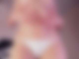 Live cam show with Kloe - Green Eyes on CamwithHer