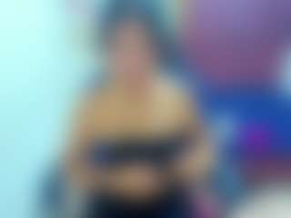Live cam show with emilyrosse04 - Oil on ObeyMaria