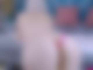 Live cam show with melany-blair - Striptease on CamwithHer