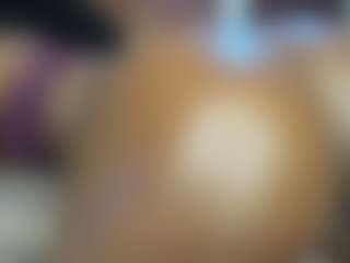 Live cam show with Paradise-Foxxx - Teen (18+) on livesexfox.com