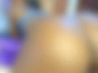 Live cam show with Paradise-Foxxx - Curvy Teen (18+) on Milf Play