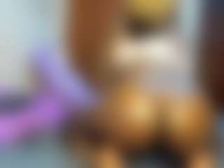 Live cam show with Paradise-Foxxx - Brown Eyes Ebony on wildcum.com