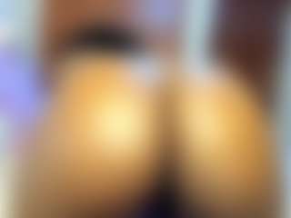 Live cam show with Paradise-Foxxx - Strip Black on Camsoda