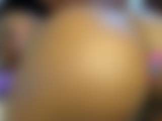Live cam show with Paradise-Foxxx - Curvy Teen (18+) on Uber Horny