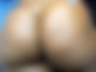 Live cam show with Paradise-Foxxx - Ebony Teen (18+) on CamSodaAdn