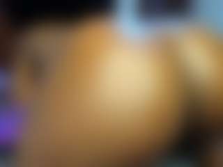 Live cam show with Paradise-Foxxx - Ebony Teen (18+) on CamwithHer