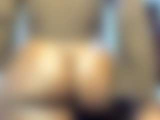 Live cam show with Paradise-Foxxx - Dirty Talk on CamClone