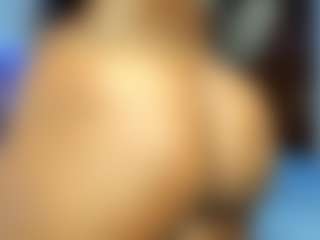 Live cam show with Paradise-Foxxx - Tease Black on Soda Cam