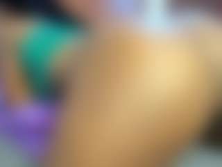 Live cam show with Paradise-Foxxx - Brown Eyes Ebony on Camsoda