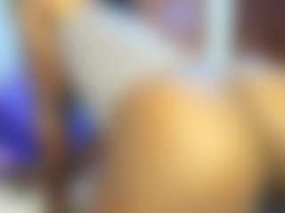 Live cam show with Paradise-Foxxx - Full Nudity on Camiplay Live