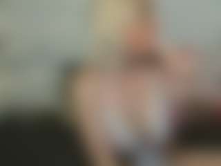 Live cam show with AdrianaRussow - Spank Mature on friskycurves.com