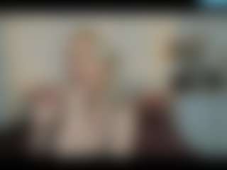 AdrianaRussow MILF webcam performer live streaming