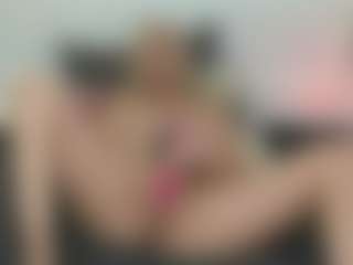 Live cam show with AdrianaRussow - Average on Chatstar
