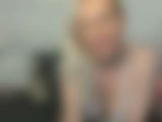 AdrianaRussow MILF webcam performer live streaming