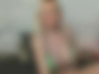 Live cam show with AdrianaRussow - Tease Mature on Hubzter Live