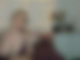 AdrianaRussow MILF webcam performer live streaming