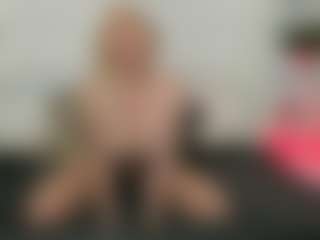 Live cam show with AdrianaRussow - Petite MILF on madthumbs
