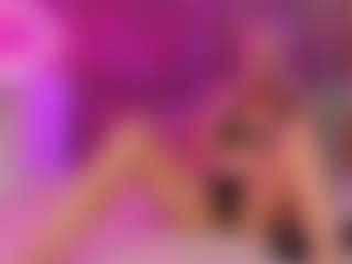 Live cam show with AdrianaRussow - Middle Aged on Camsoda