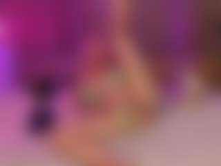 AdrianaRussow MILF webcam performer live streaming