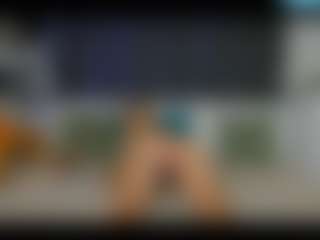 Live cam show with AdrianaRussow - Average on livesuperchat.net
