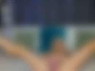 AdrianaRussow MILF webcam performer live streaming