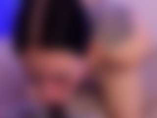 Live cam show with Bonnie-Whitee - Public MILF on StripNow