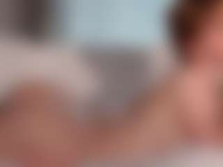 Live cam show with GlennaBolam - Shaved Pussy on Uber Horny