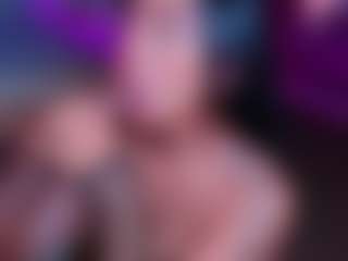 Live cam show with MaluLopez - Spank on Camsoda