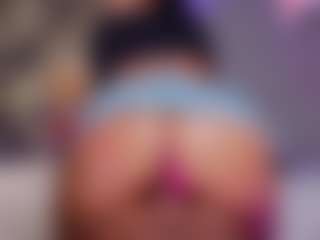 Live cam show with MaluLopez - Delicious on liverealitysex.com
