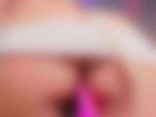 Live cam show with Malu Lopez - Strip on Camsoda