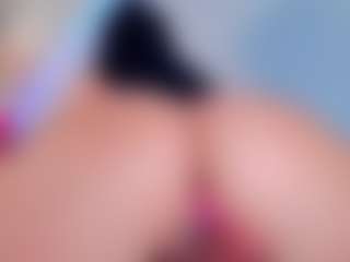 Live cam show with Malu Lopez - Lovense on Livezox