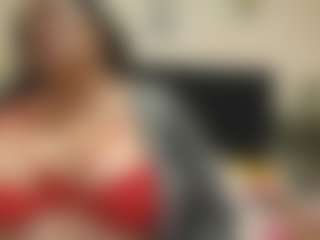 Live cam show with Queenmature - Camel Toe on makecum.org