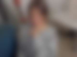 Brunettee-1's Live Sex Cam Show