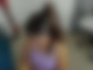 Brunettee-1's Live Sex Cam Show